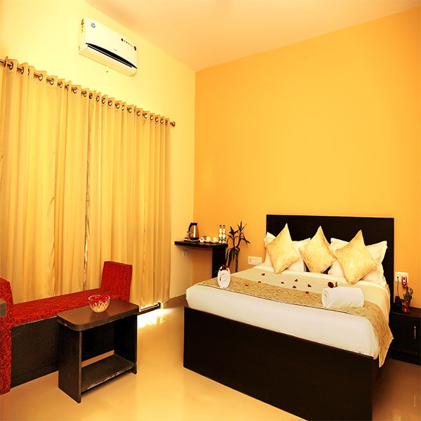 Hotel Near Attraction in Udaipur | Family Hotel Near Railway Station and Bus Stand in udaipur